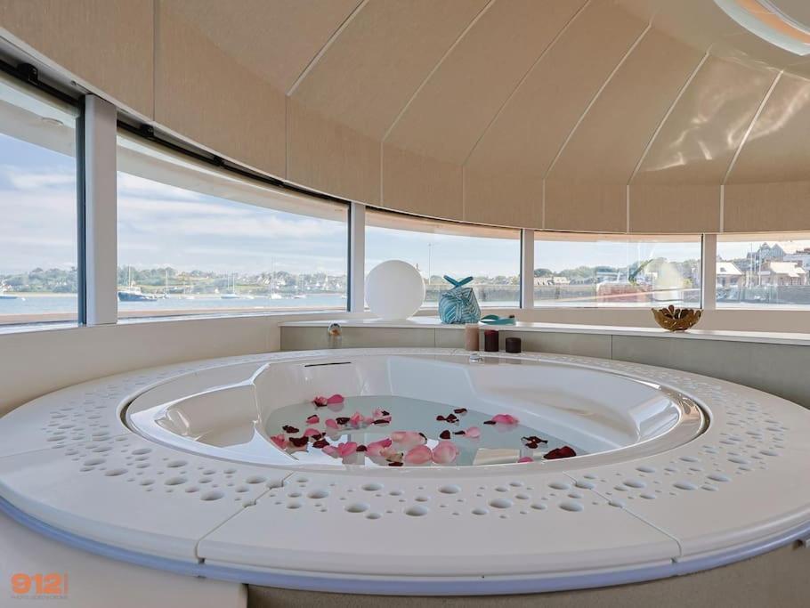 Anthenea Suite Hoteliere Flottante Perros-Guirec Exterior foto